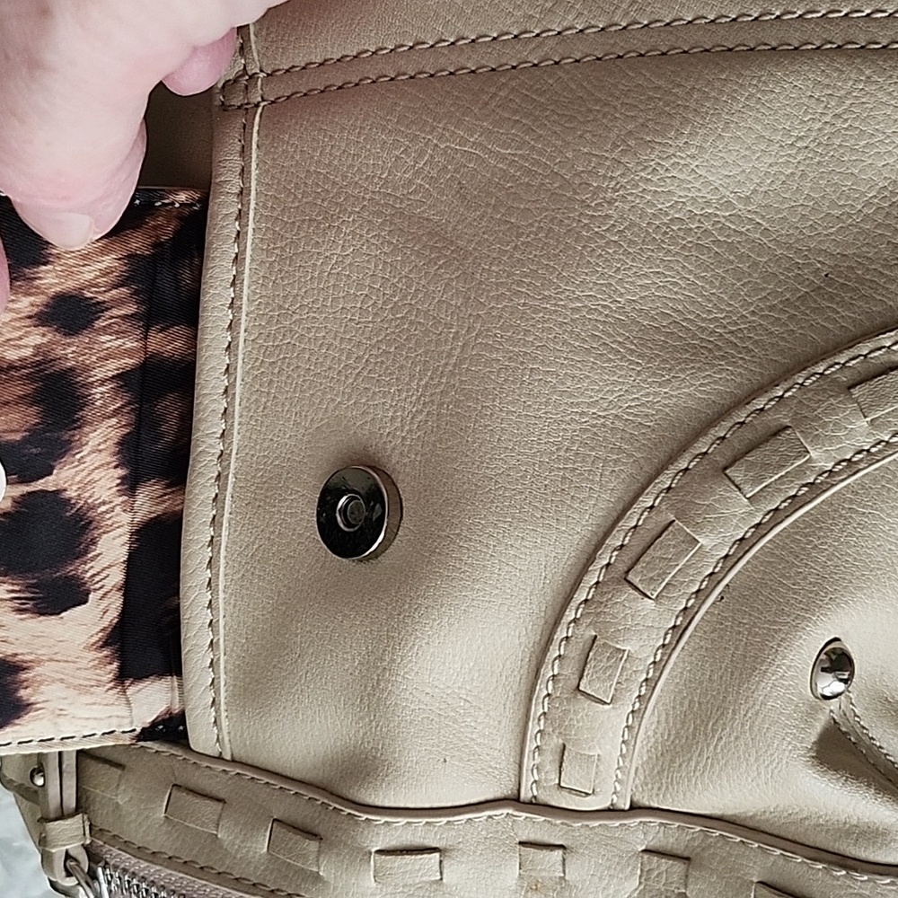 Jessica SIMPSON Elegant Cream Handbag. - Picture 5 of 8